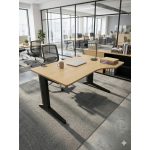 Steelcase 140 x 100 cm Bükk mintázatú íróasztal - jobb