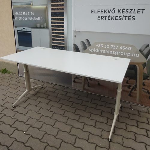 White desk with cable guide - 160x80 cm