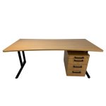 180 x 90 cm Steelcase íróasztal - homorú