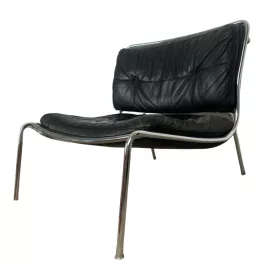   Living Divani „Frog” Lounge Fotel – Krómozott acélvázas, fekete bőr