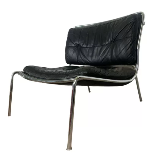 Living Divani „Frog” Lounge Fotel – Krómozott acélvázas, fekete bőr