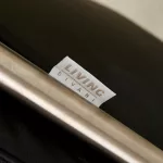 Living Divani „Frog” Lounge Fotel – Krómozott acélvázas, fekete bőr