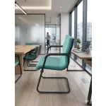 Zöld színű szánkótalpas tárgyalószék, karfás