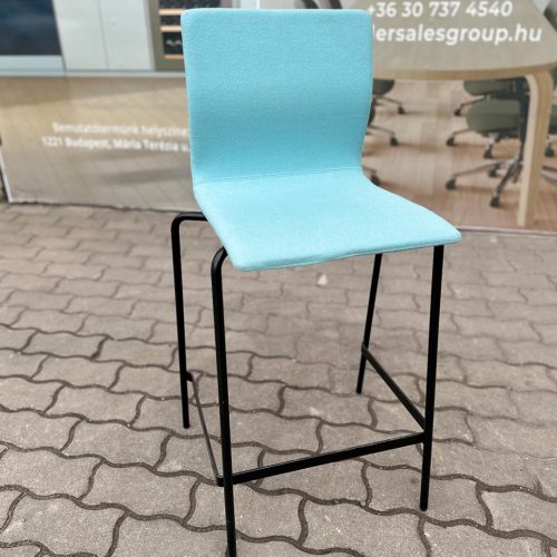 Materia Neo Lite bárszék – világoskék kárpitozással, fekete acéltalppal