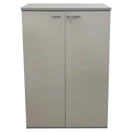 Középmagas kétajtós szekrény halványszürke színben