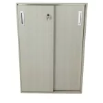 Világos tölgy színű zárható tolóajtós szekrény